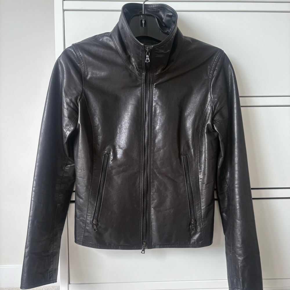 MO851 Sleek Black Leather Jacket for Women